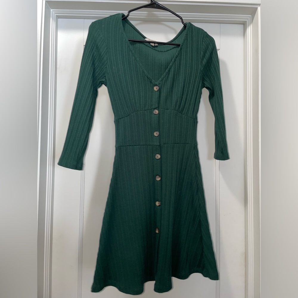 Green long sleeved dress